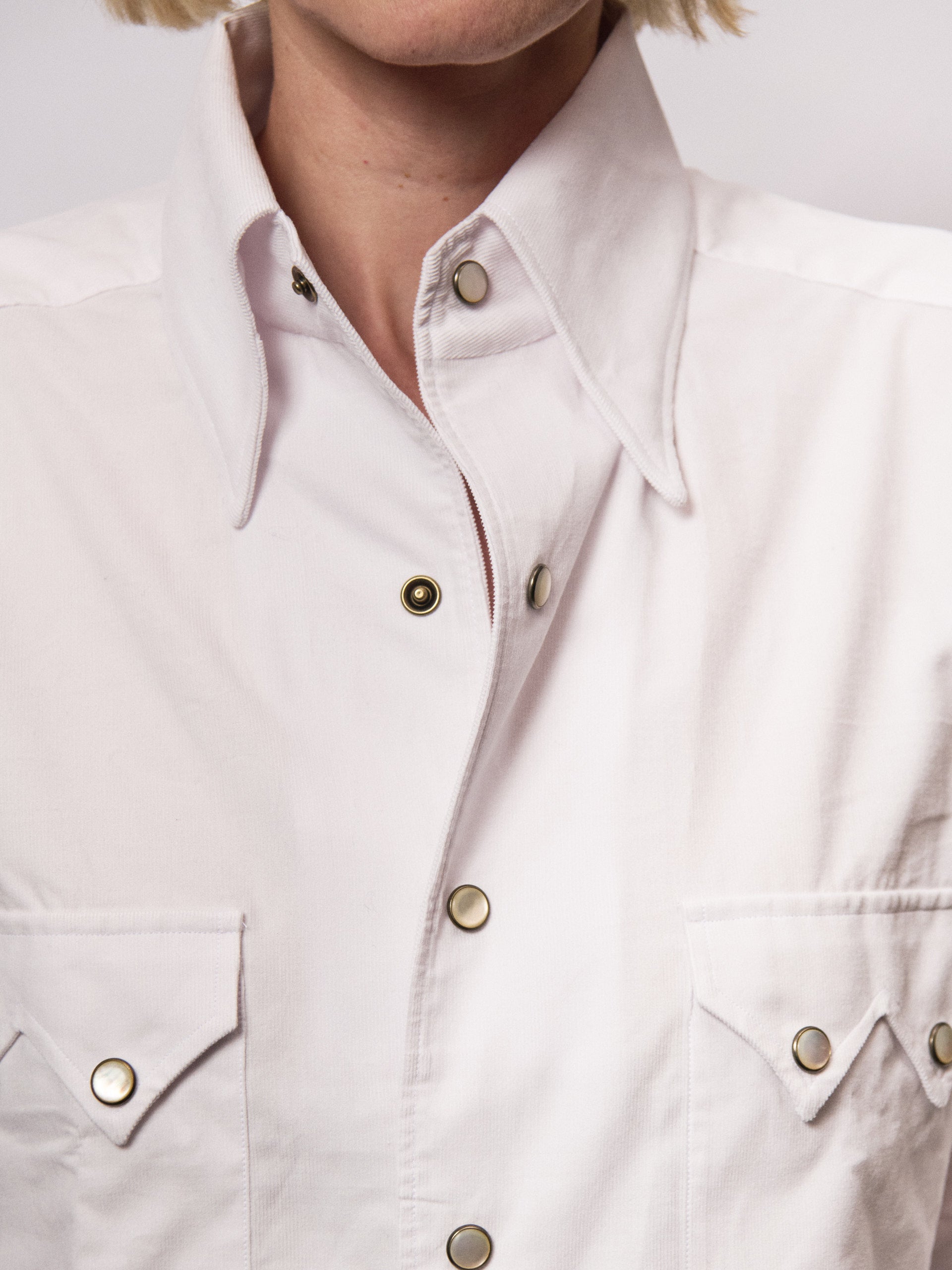 Bluse - Weißer Kord Hidden-Button-Down