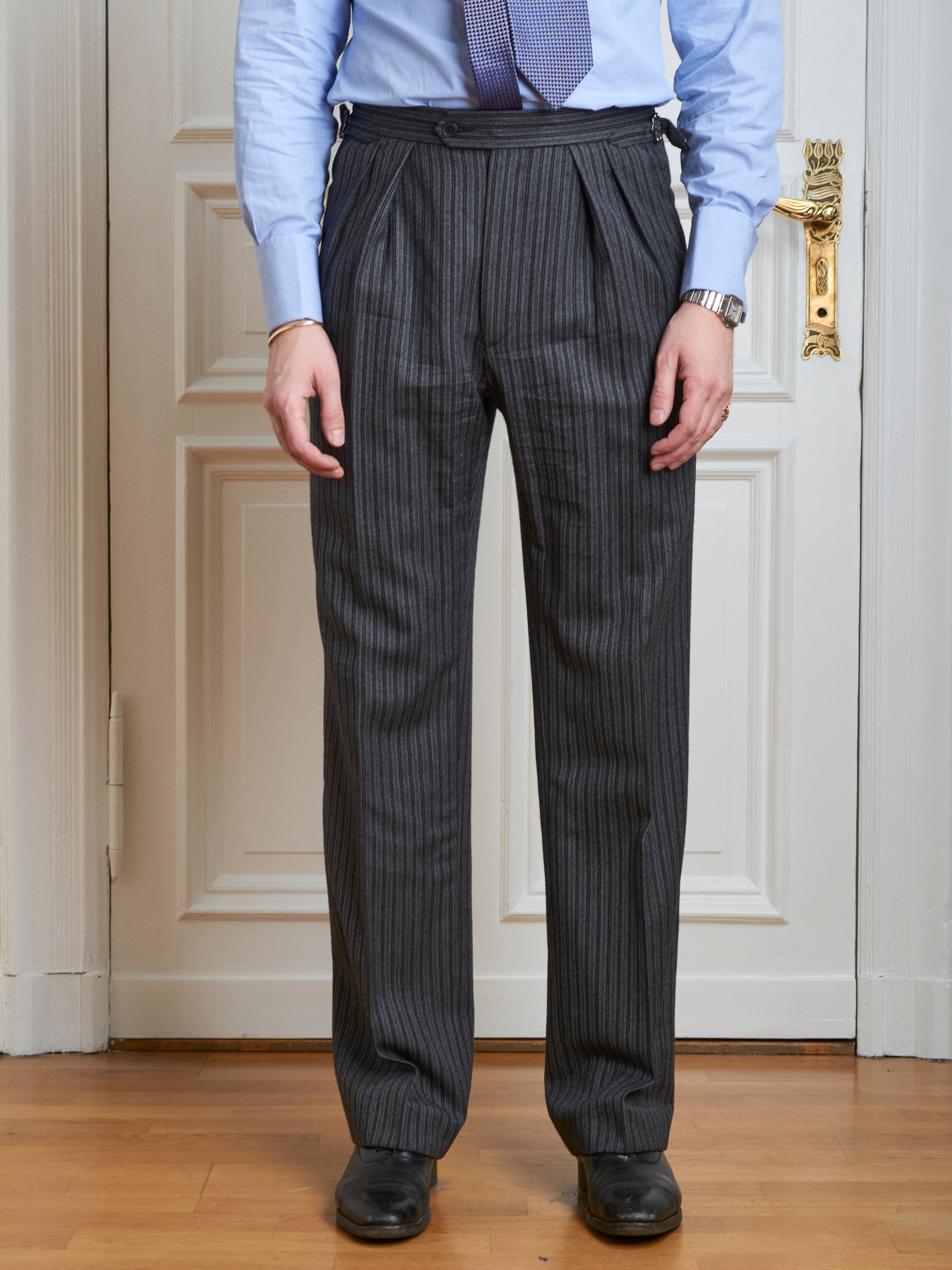 Morning Suit - Schwarzer feather stripe, grauer cashmere stripe & royalblaue Wolle-Seide-Leinen-Mischung
